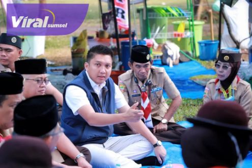 Bupati Ogan Ilir Panca Wijaya Akbar S.H bersama Sekda Ogan Ilir, dan beberapa Kepala Perangkat Daerah PemKab. OI meninjau kontingen Kwartir Kabupaten Ogan Ilir Gerakan Pramuka, dalam ajang Jambore Nasional XI Tahun 2022. Sabtu, (20/08/2022) di Lapangan Upacara Bupetra Cibubur, Jakarta Timur. Foto : viralsumsel.com/jun