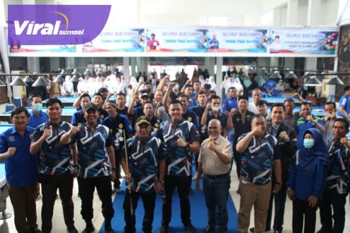 Bupati Kabupaten OKI, Iskandar SE saat membuka Open Turnamen Biliar Bupati OKI Cup II Tahun 2022. Di Gedung Kesenian Kayuagung, Senin, (28/11/2022). Foto : viralsumsel.com/fir