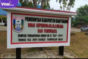Papan Nama Dinas Kepemudaan Olahraga dan Pariwisata Kabupaten Banyuasin. Foto : Viralsumsel/Nto