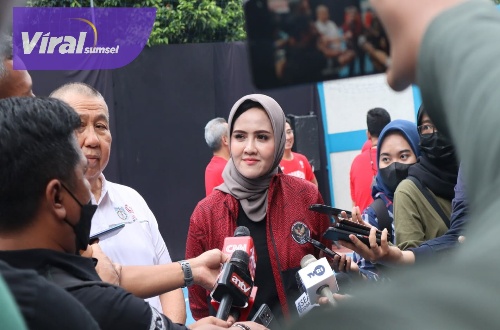 Ketum PP PERBASI Danny Kosasih didampingi Sekjen PP Perbasi Nirmala Dewi. Foto : perbasi