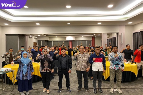 Momen Foto Bersama Bawaslu Kota Palembang, Narasumber dan Peserta Sosialisasi Pengawasan Partisipatif Kepemiluan. Foto : Viralsumsel