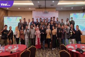 Momen Foto Bersama Bawaslu Kota Palembang dan Peserta Sosialisasi. Foto : Viralsumsel/Nto
