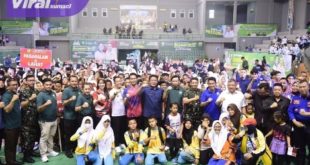 Gubernur Sumsel H. Herman Deru secara resmi membuka kejuaraan Bulutangkis Palembang Cup III Tahun 2022 se-Sumsel di GOR Dempo Jakabaring, Selasa (29/11/2022) pagi. Foto : viralsumsel.com/win