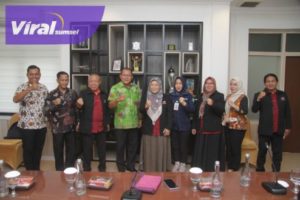 Pj Sekretaris Daerah Muba Musni Wijaya SSos MSi, menerima Audiensi Civitas Akademika dari Universitas Indo Global Mandiri (UIGM) Palembang, Kamis (27/10/2022) di Ruang Rapat Sekda. Foto : viralsumsel.com/dev