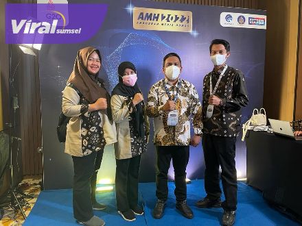 Kepala Dinas Komunikasi dan Informasi Kabupaten Musi Banyuasin Herryandi Sinulingga AP yang hadir di ajang Anugerah Media Humas 2022 dalam kategori Media Siaran Pers (Media Online) pada kelompok pemerintahan kabupaten kota, di Ballroom Hotel Marriot Yogyakarta, Kamis (24/11/2022) malam. Foto : viralsumsel.com/dev