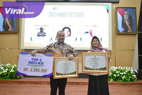 Dukcapil OKI menerima penghargaan Pemenang Kompetisi Inovasi Pelayanan Publik di lingkungan Dinas Kependudukan dan Catatan Sipil (Disdukcapil) Kabupaten/kota Se- Provinsi Sumatera Selatan di Aula Bina Praja. Rabu, (7/12/2022). Foto : viralsumsel.com/fir