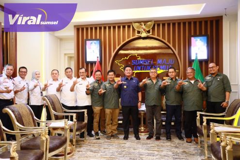 Gubernur Sumsel H. Herman Deru saat menerima panitia pelaksana ILRU-6 di ruang tamu Gubernur, Rabu (14/12/2022) siang. Foto : viralsumsel.com/win