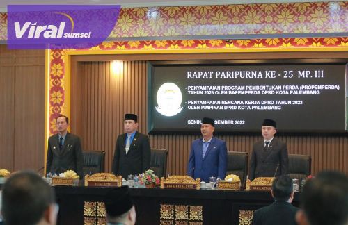 Suasana Rapat Paripurna ke 25 Masa Persidangan III Tahun 2022 terkait Penyampaian Program Pembentukan Perda (Propemperda) Tahun 2023 di ruang paripurna DPRD Kota Palembang, Senin (19/12/22). Foto : viralsumsel.com/nto