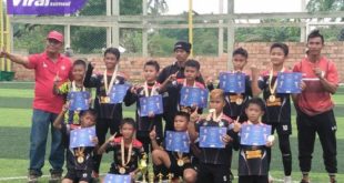 Skuat SSB Persetapo U-10 pose bersama trofi juara It's Time Mini Soccer U-10 2022. Foto : viralsumsel.com/ion