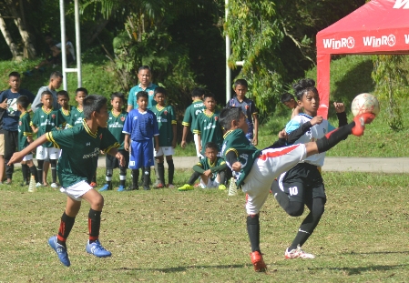 Penyerang SSB Persetapo Abqory Sheva Alfiano saat beraksi di Skuat SSB Persitapo saat berlaga di turnamen Prabu Soccer Cup "End Of Year 2022 Tournament" di Lapangan Sepak Bola Praka Pujatnoko Yon Zipur 2/SG, Minggu 11 Desember 2022. Foto : viralsumsel.com/ion