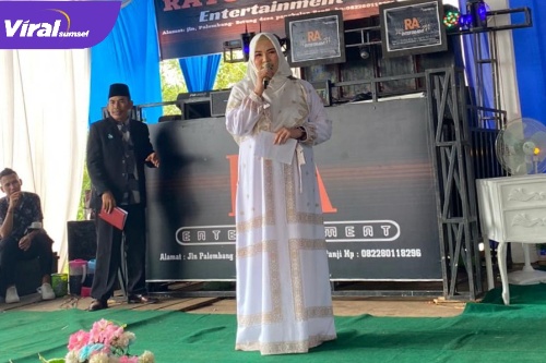 dr. Sri Fitriyanti saat kata sambutan di khitanan Reihan berlokasi Kecamatan Banyuasin III. Foto : Viralsumsel/Nto
