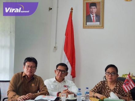 Ketua Pimda PKN Sumsel HJ Lucianti, HM. Albahori Ketua Bapilu Pimda PKN Sumsel yang juga Ketua Sterring Committee (SC) Rakerda Pimda PKN Sumsel yang didampingi oleh Wakilnya Johan Syafri. Foto : viralsumsel.com/ion