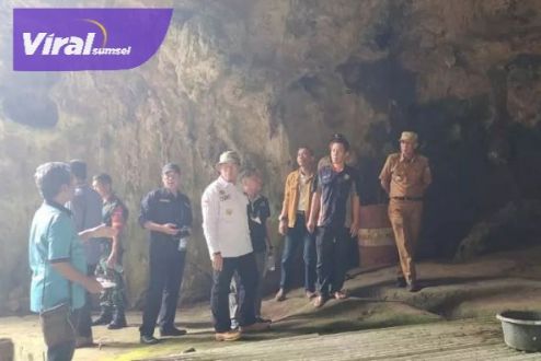 Penjabat Bupati OKU H. Teddy Meilwansyah meninjau langsung tempat Objek Wisata Gua Harimau, Selasa (10/1/2023). Foto : viralsumsel.com/ril
