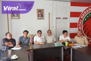Ketua Bappilu Pimda PKN Sumsel, H M Albahori M.Ikom saat pimpin rapat pengurus Bappilu Pimda PKN Sumsel di Sekretariat Pimda PKN Sumsel, Jl Soekarno Hatta, Palembang, Senin (16/1/2023) pagi. Foto : viralsumsel.com/ion