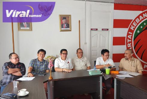 Ketua Bappilu Pimda PKN Sumsel, H M Albahori M.Ikom saat pimpin rapat pengurus Bappilu Pimda PKN Sumsel di Sekretariat Pimda PKN Sumsel, Jl Soekarno Hatta, Palembang, Senin (16/1/2023) pagi. Foto : viralsumsel.com/ion