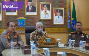 Bupati OKI, H. Iskadar, SE bersama Kapolres OKI, AKBP. Dili Yanto, S. IK, SH, MH dan Kajari OKI, Dicky Darmawan, SH, Rabu, (25/1/2023). Foto : viralsumsel.com/firman