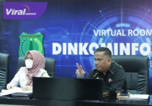 Kepala Dinkominfo Muba Herryandi Sinulingga AP, didampingi Sekretaris Dinkominfo Hj Nurzahrawati SPd MT Rapat Renja di Virtual Room Dinkominfo Muba, Rabu (25/1/2023). Foto : viralsumsel.com/dev
