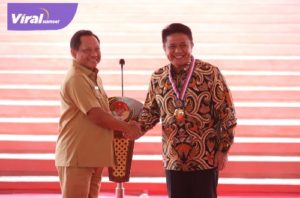Gubernur Sumsel H Herman Deru bersama Menteri Dalam Negeri (Mendagri) RI, Tito Karnavian. Foto : viralsumsel.com/win