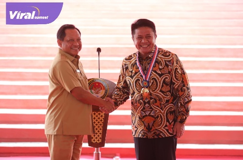 Gubernur Sumsel H Herman Deru bersama Menteri Dalam Negeri (Mendagri) RI, Tito Karnavian. Foto : viralsumsel.com/win
