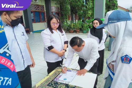Penandatanganan SK kepengurusan OSIS SMA dan SMK YADIKA Baturaja, Foto : Viralsumsel