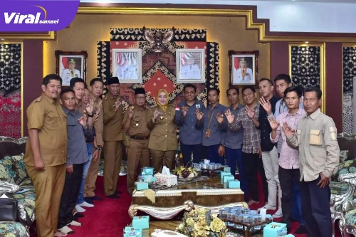 Usai Silaturahmi DPC PJS Musi Rawas Berfoto Bersama Dengan Bupati Musi Rawas Ratna Machmud. Foto : Viralsumsel