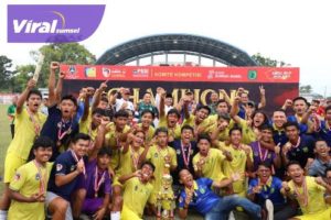 Euforia para pemain Persimuba usai meraih gelar juara Liga 3 Zona Sumsel 2022/2023. Foto : viralsumsel.com/ion