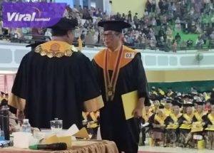 Bupati Kabupaten PALI Ir. H. Heri Amalindo, MM saat mengikuti proses wisuda Doktor Ilmu Teknik di Universitas Sriwijaya (Unsri), Rabu (15/02/2023). Foto : viralsumsel.com/ion