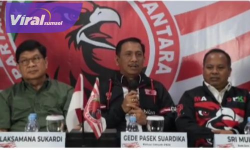 Menteri BUMN era Pemerintahan Gus Dur dan Megawati, Laksamana Sukardi resmi gabung PKN pada sesi jumpa pers di Kantor Pimnas PKN, Jalan Ki Mangunsarkoro No 16A, Menteng, Jakarta Pusat, Selasa (21/2/2023). Foto : ist