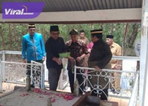 SMB IV Jaya Wikrama R.M.Fauwaz Diradja,S.H.M.Kn saat meresmikan pemugaram situs Parit Gunong di Dusun Parit, Desa Air Batu Buding, Belitung, Selasa (21/2/2023). Foto : viralsumsel.com