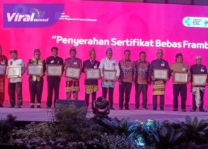 Penyerahan sertifikat bebas frambusia di Krakatau Grand Ballroom Taman Mini Indonesia Indah Jakarta, Selasa (21/2/2023). Foto : viralsumsel.com/dev