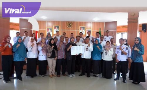 Taman Kota Amri Yahya, Kayuagung, Kabupaten Ogan Komering Ilir (OKI) meraih predikat tertinggi Ruang Bermain Ramah Anak (RBRA). Foto : viralsumsel.com/fir