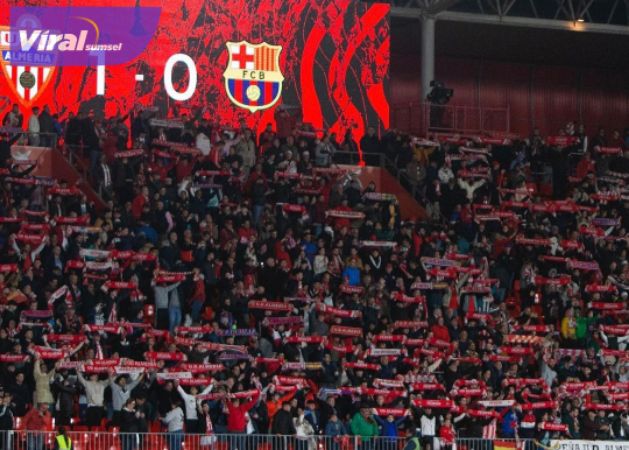 Suporter Almeria FC usai berhasil mengalahkan Barcelona 1-0. Foto : ig barcalona