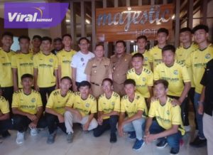 Pemain dan offisial PS Palembang U-17 saat dilepas Ketua Askot PSSI Palembang, Ansori di Hotel Majestik, Senin (27/2/2023). Foto : viralsumsel.com/ion