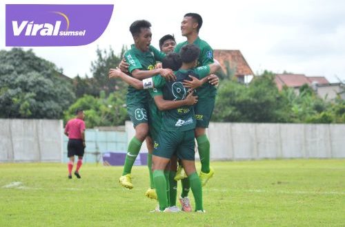 Para pemain PS Palembang U-17 selebrasi usai cetak gol ke gawang Persimura. Foto : viralsumsel.com/ion