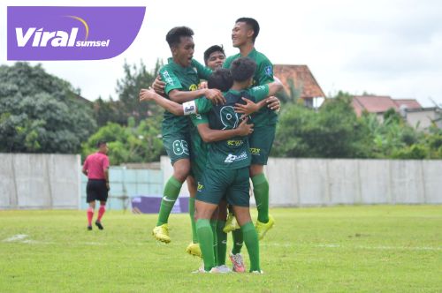 Para pemain PS Palembang U-17 selebrasi usai cetak gol ke gawang Persimura. Foto : viralsumsel.com/ion
