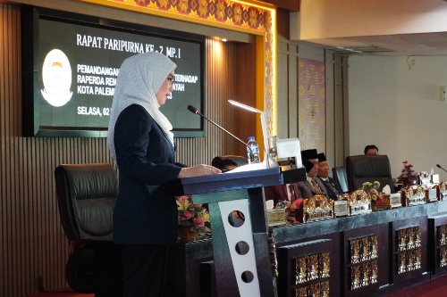 Raudhatul Jannah Juru Bicara Fraksi Gerindra Saat Menyampaikan Pandangan Umumnya.