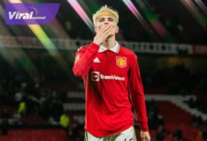 Alejandro Garnacho winger Manchester United selebrasi usai cetak gol ke gawang west Ham pada Babak kelima Piala FC di Old Trafford, Kamis (2/3/2023) dini hari. Foto : ig mu