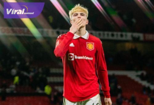Alejandro Garnacho winger Manchester United selebrasi usai cetak gol ke gawang west Ham pada Babak kelima Piala FC di Old Trafford, Kamis (2/3/2023) dini hari. Foto : ig mu