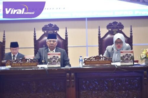 Wakil Ketua DPRD Prov. Sumsel; Hj. Kartika Sandra Desi, SH, MM didampingi oleh Wakil Gubernur Sumsel; H. Mawardi Yahya pimpin Rapat Paripurna LXI (61). Foto : viralsumsel.com/ril