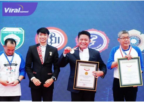 Gubernur Sumsel H. Herman Deru dalam rangkaian kegiatan Pelatihan Bantuan Hidup Dasar, di Dinning Hall Jakabaring Sport City. Minggu (5/2/2023). Foto : viralsumsel.com/win
