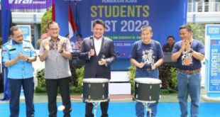 Gubernur Sumsel H Herman Deru saat membuka Student Fest Tahun 2023 di SMA Negeri 1 Palembang, Minggu (5/2/2023) pagi. Foto : viralsumsel.com/win