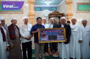 Gubernur Sumsel H Herman Deru saat Safari Jumat di Masjid Al-Ikhlas Kelurahan Bukit Lama Kecamatan Ilir Barat I, Jumat (17/2/2023). Foto : viralsumsel.com/win