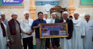 Gubernur Sumsel H Herman Deru saat Safari Jumat di Masjid Al-Ikhlas Kelurahan Bukit Lama Kecamatan Ilir Barat I, Jumat (17/2/2023). Foto : viralsumsel.com/win