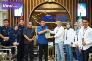 Gubenur Sumsel H Herman Deru, ketika menerima pengurus PNM Cabang Palembang di ruang tamu Gubernur Sumsel, Kamis (16/2/2023). Foto : viralsumsel.com/win