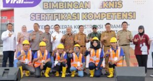 Sekda Palembang Ratu Dewa Buka Bimbingan Teknis Sertifikasi Kompetensi Tenaga Kerja Konstruksi Terampil di Plaza Benteng Kuto Besak, Palembang, Senin (13/3/2023). Foto : viralsumsel.com/fia