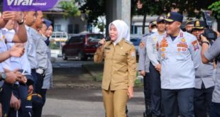 Wakil Wali Kota Palembang, Fitrianti Agustinda apel pagi di Halaman Dinas Perhubungan Kota Palembang, Senin (13/3/2023) pagi. Foto : viralsumsel.com/fia
