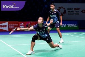 Ganda campuran Indonesia Rehan Naufal Kusharjanto/Lisa Ayu Kusumawati menandai laga debutnya di All England 2023. Foto : pbsi