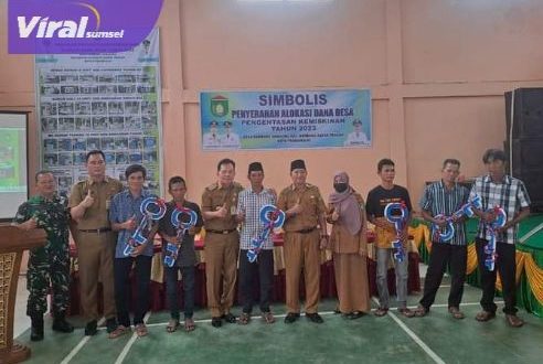 Walikota Prabumulih Ir. H. Ridho Yahya, MM melaksanakan Penyerahan Alokasi Dana Desa Tahun 2023 di Desa Rambang Senuling, Selasa (14/3/2023). Foto : viralsumsel.com/mal