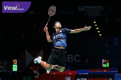 Tunggal putra Indonesia Anthony Sinisuka Ginting mengukir kemenangan di babak 32 besar All England 2023. Foto : pbsi