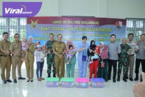 Wali Kota Palembang H.Harnojoyo hadiri bakti sosial dan pengobatan massal di Kampung Dirgantara, Palembang, Selasa (7/3/2023). Foto : viralsumsel.com/nto